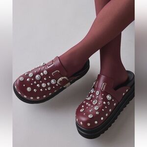 NWT Azalea Wang Swiftly Studded Platform Clog